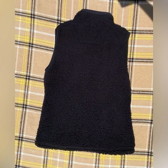 NWT LA Lakers X Antigua Lightweight Black Sherpa Zip Front Vest with Pockets - Picture 2 of 7